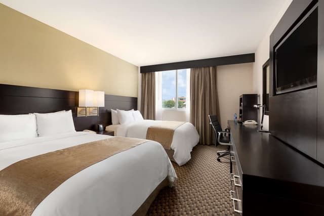 2 QUEEN BEDS-NONSMOKING