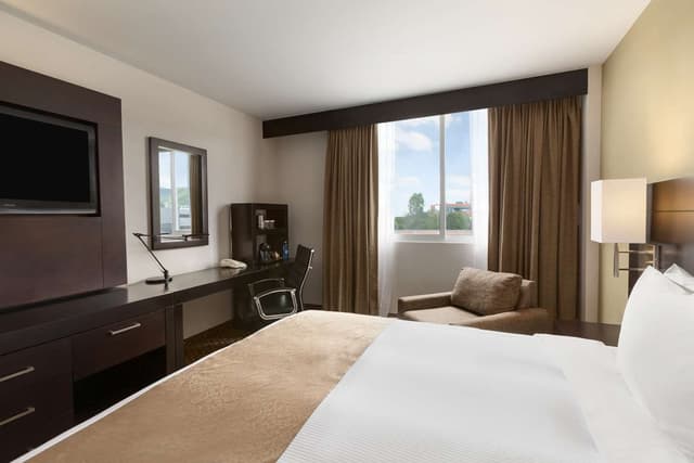 1 KING BED-NONSMOKING
