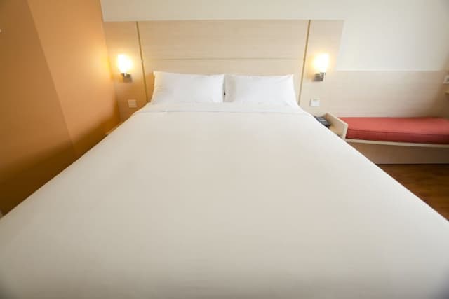 Standard Room, 1 Queen Bed