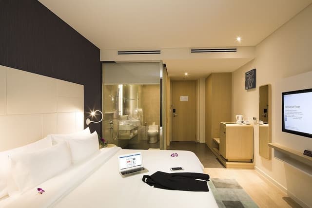 Executive Room, Club Lounge Access