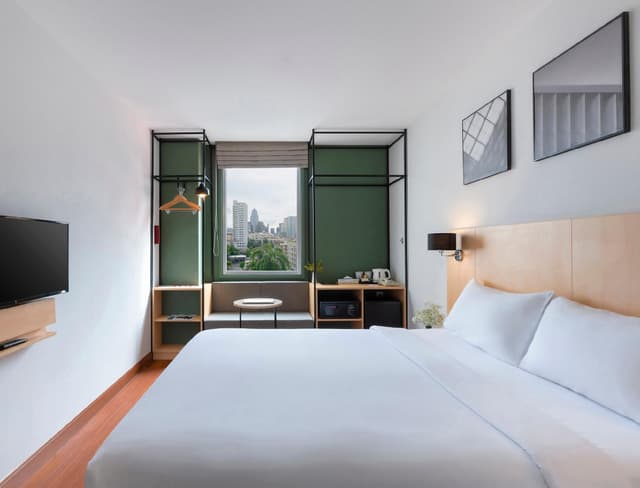 Superior Room 1 Queen Bed