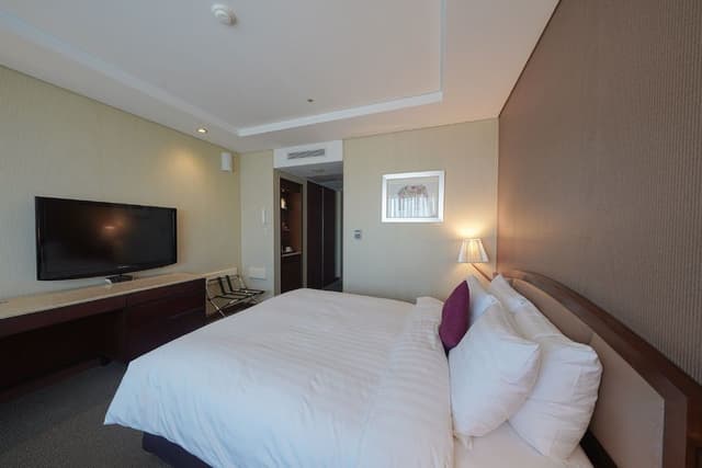 Standard Room, 1 Double Bed (3 paxs to be booked until 3PM)
