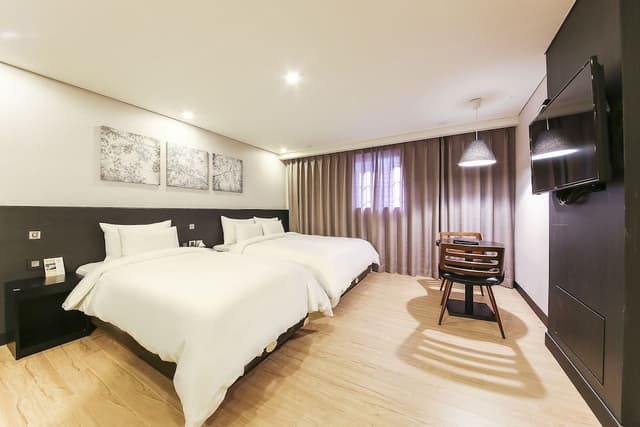 Deluxe Twin Room