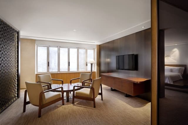 Club Suite, 1 King Bed, City View
