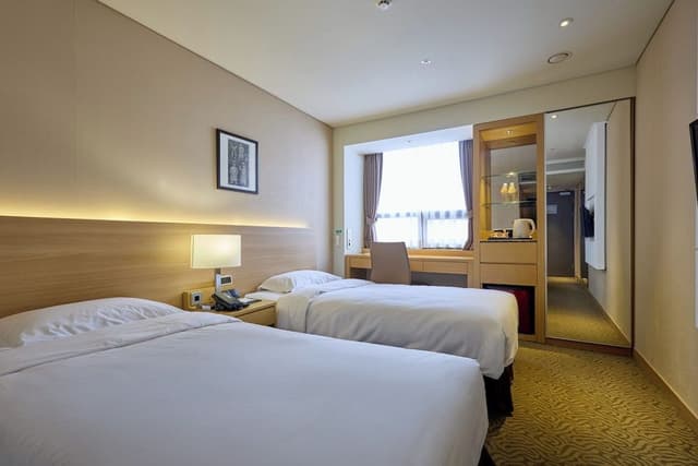 Standard Twin Room, Bathtub