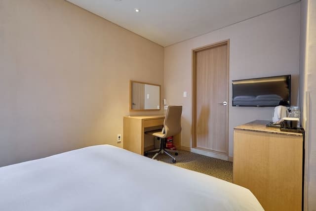 Double Room, Bathtub, Corner