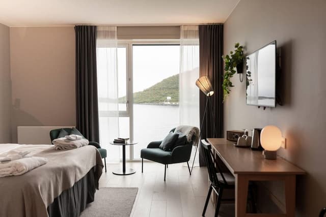 Deluxe Room, Double or Twin