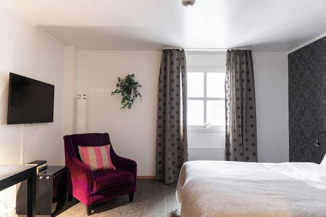 Double Room (Compact)