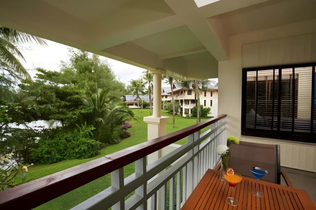Ocean View 1 Bedroom Suite 1 King Bed