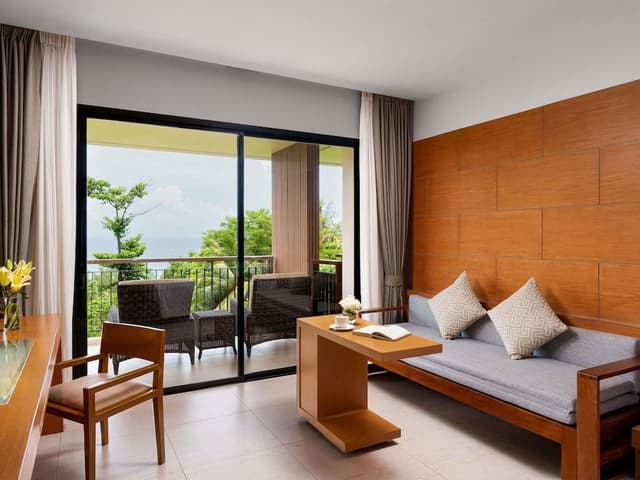 Deluxe Room, 1 King Bed, Balcony, Sea View