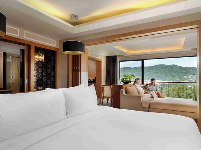 Family Suite, 1 King Bed, Balcony, Sea View