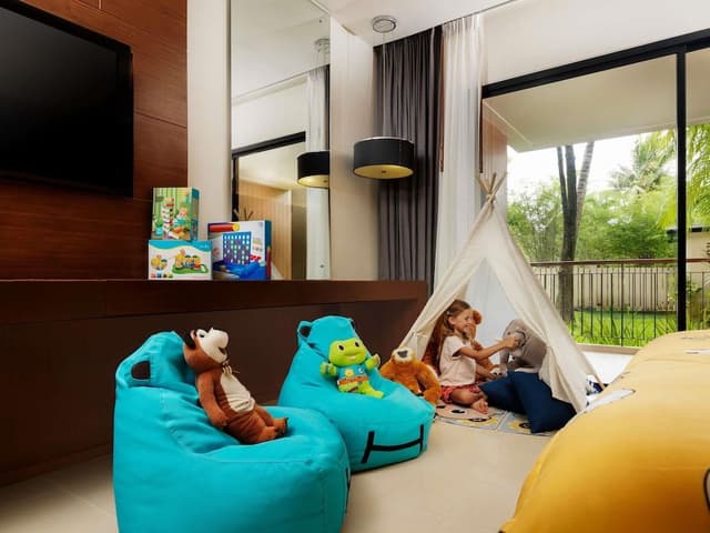Family Room, Multiple Beds, Balcony, Garden View