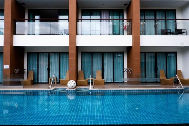 Deluxe Pool Access