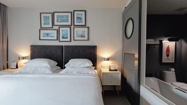 Deluxe Room, Pool View