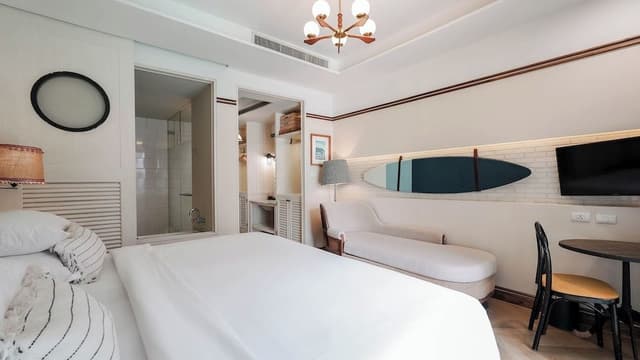 Deluxe Room, Pool View