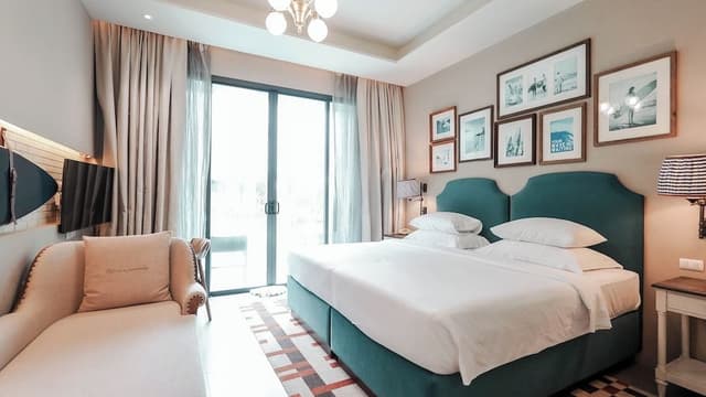 Deluxe Room, Pool Access