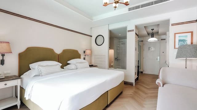 Deluxe Room, Pool View
