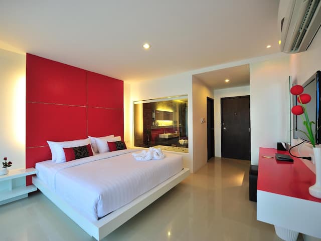 Grand Deluxe with Bathtub