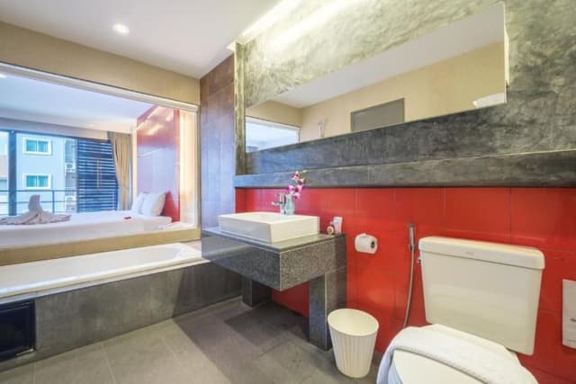 Grand Deluxe with Bathtub