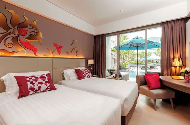 Deluxe Room, 2 Twin Beds, Pool Access
