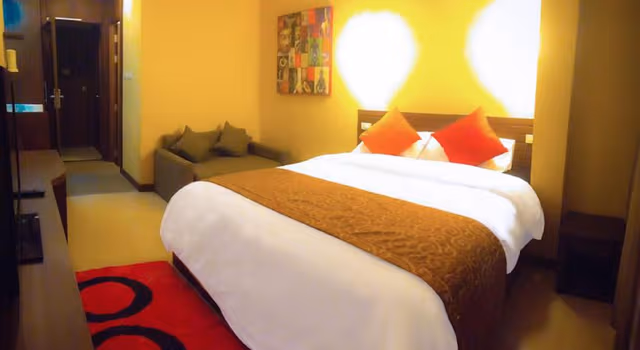 DELUXE, DOUBLE OR TWIN BED