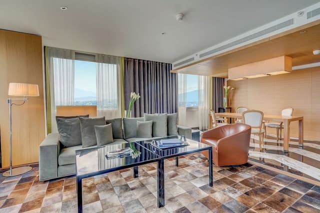 Presidential Suite, Lake View