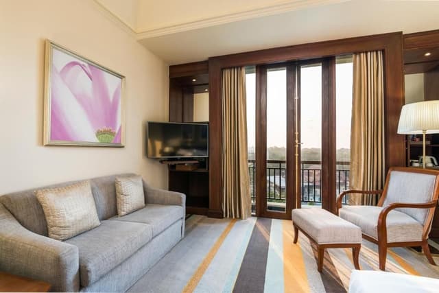 Grand Deluxe Room City View - King