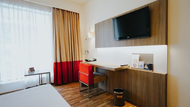 Executive Room, 2 Twin Beds (Pool Side Access)