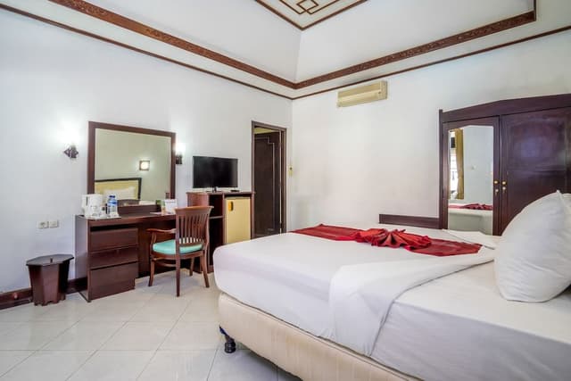 Suite, Garden View