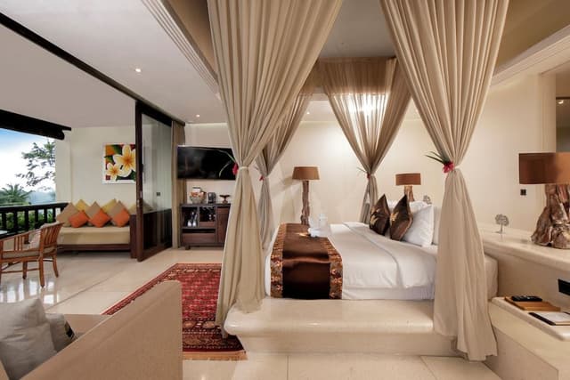 Panoramic Corner Jacuzzi Villa Suite