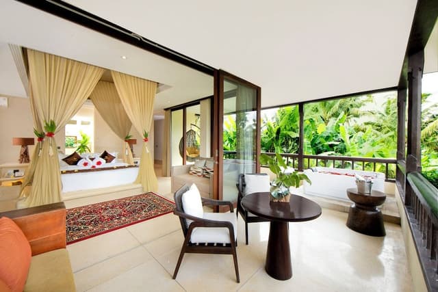 Panoramic Corner Jacuzzi Villa Suite