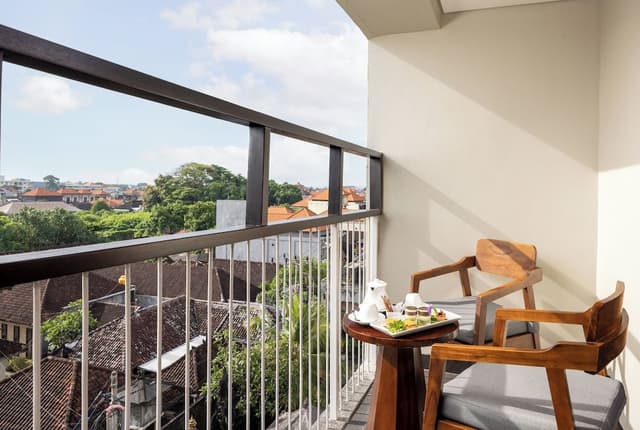 Premier Room, Balcony (Free Minibar)