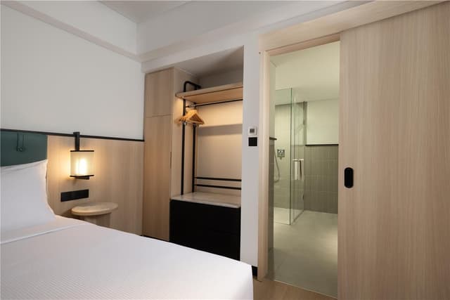 KING DELUXE SUITE