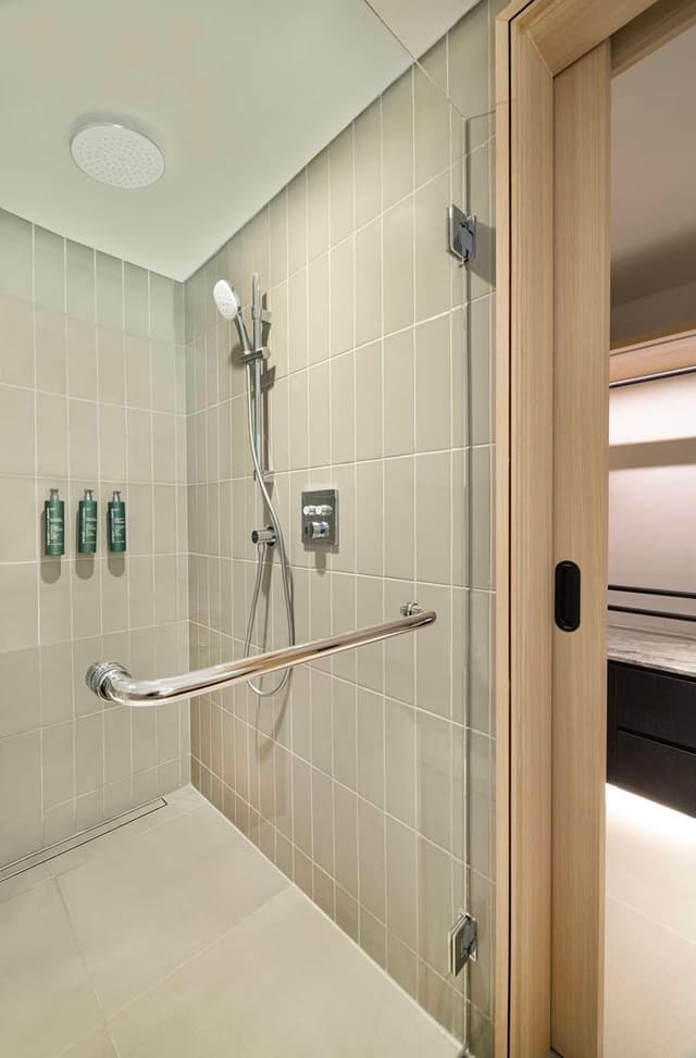 KING GUEST ROOM WITH BALCONY