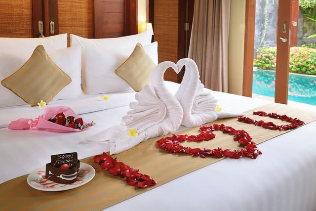 Honeymoon Pool Villa with Floating Breakfast