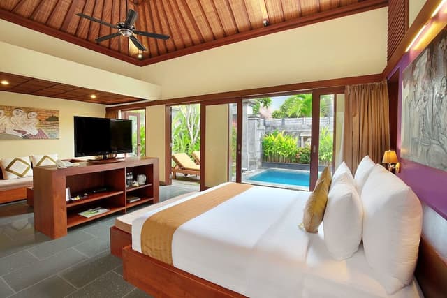 1 Bedroom Pool Villa with Floating Breakfast