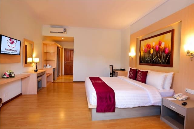 Deluxe Room, Pool View (Super)