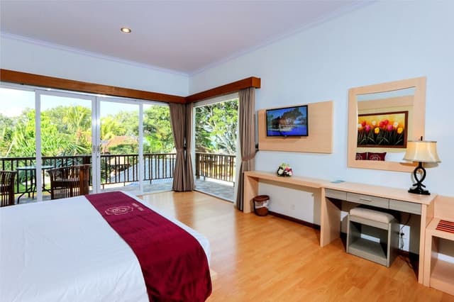 Deluxe Room, Pool View (Super)