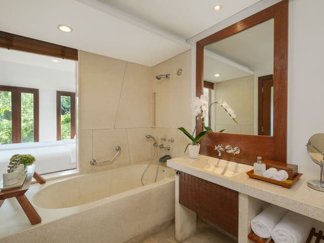 Impressive Forest Corner Suite Twin Bed with Butler Service