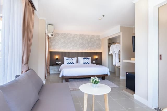 Corner Suite with Balcony
