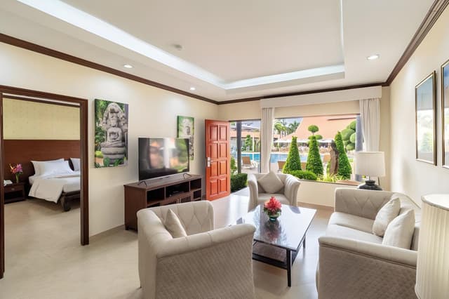 Deluxe Apartment, 1 King Bed, Poolside
