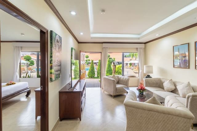 Deluxe Apartment, 1 King Bed, Poolside