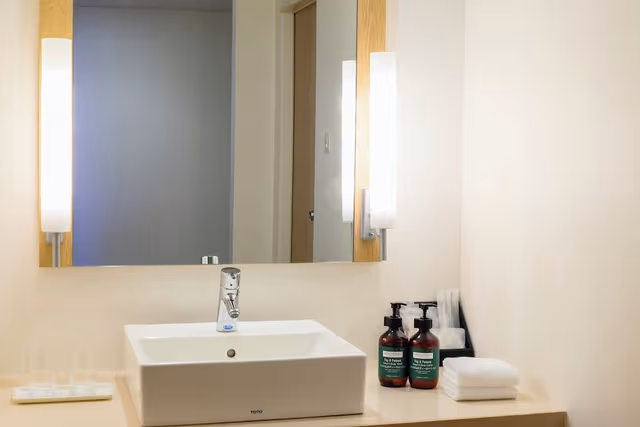 Standard Room, 1 Queen Bed, Club Lounge Access, City View