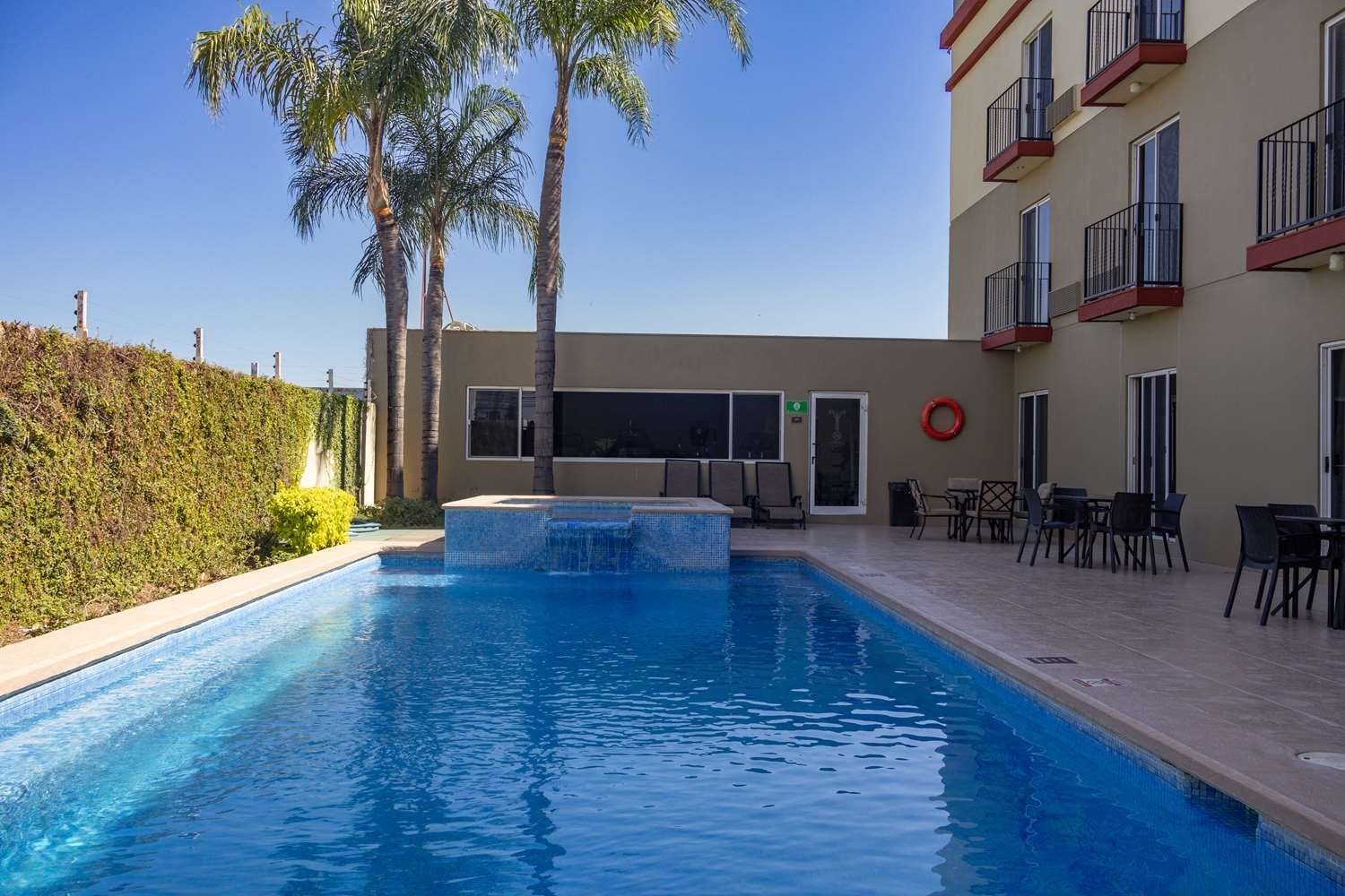 BEST WESTERN PLUS MONTERREY AI4