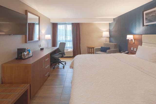 1 KING BED NONSMOKING