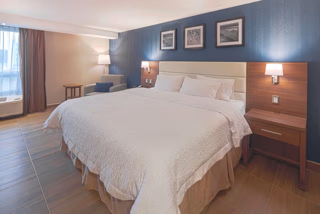 1 KING BED NONSMOKING