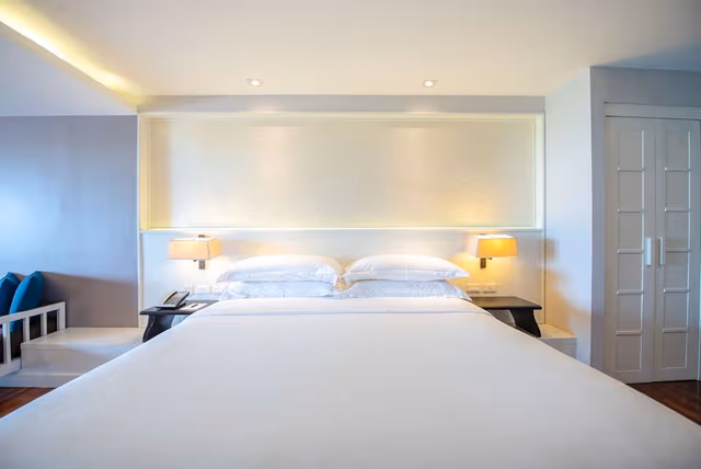 Room, 1 King Bed, Balcony
