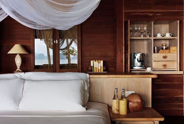 Beachfront Pool Villa Suite