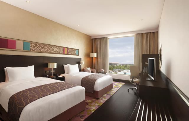 2 TWIN EXECUTIVE ROOM WITH CITY VIEW
