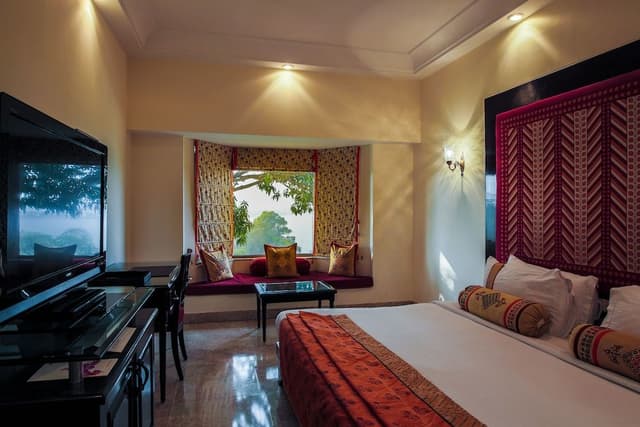 Room, 1 King Bed, Valley View